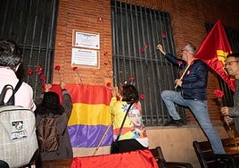 Dos nuevas placas en la calle Portales de Logroño recuerdan la lucha contra el franquismo