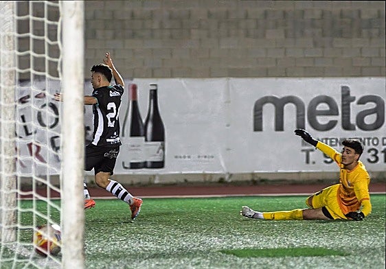 Celebración de Aitor Moreno tras su gol.
