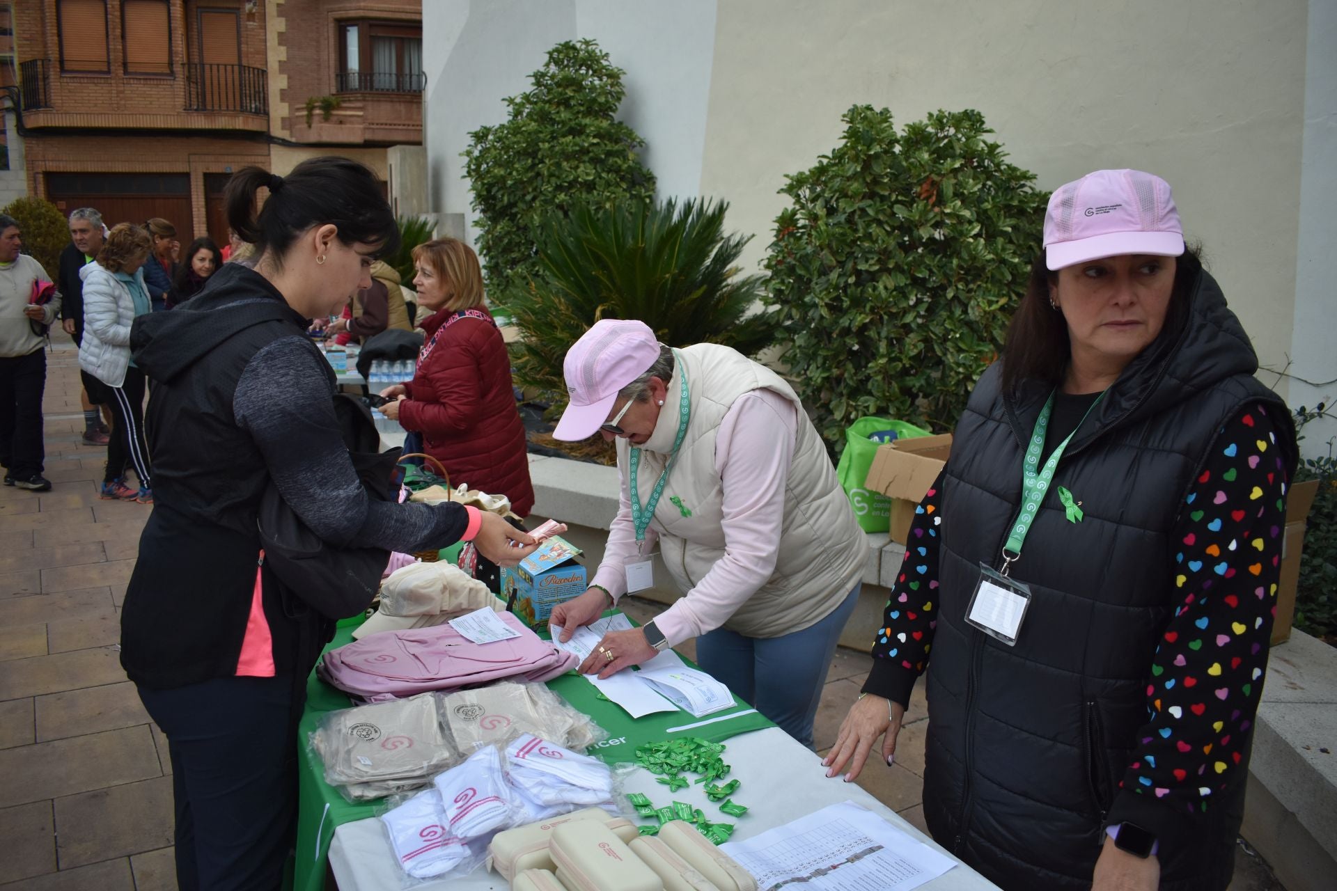 Las imágenes de la marcha contra el cáncer en Aldeanueva