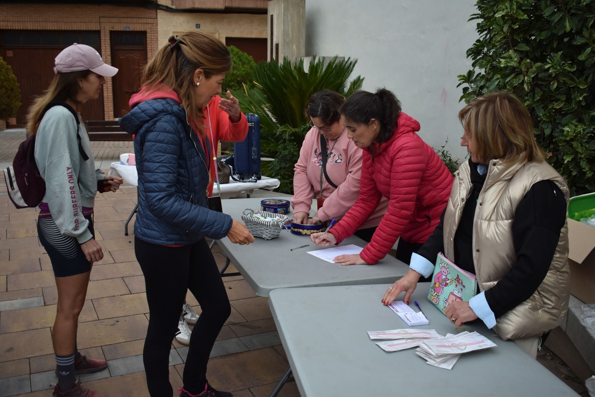 Las imágenes de la marcha contra el cáncer en Aldeanueva