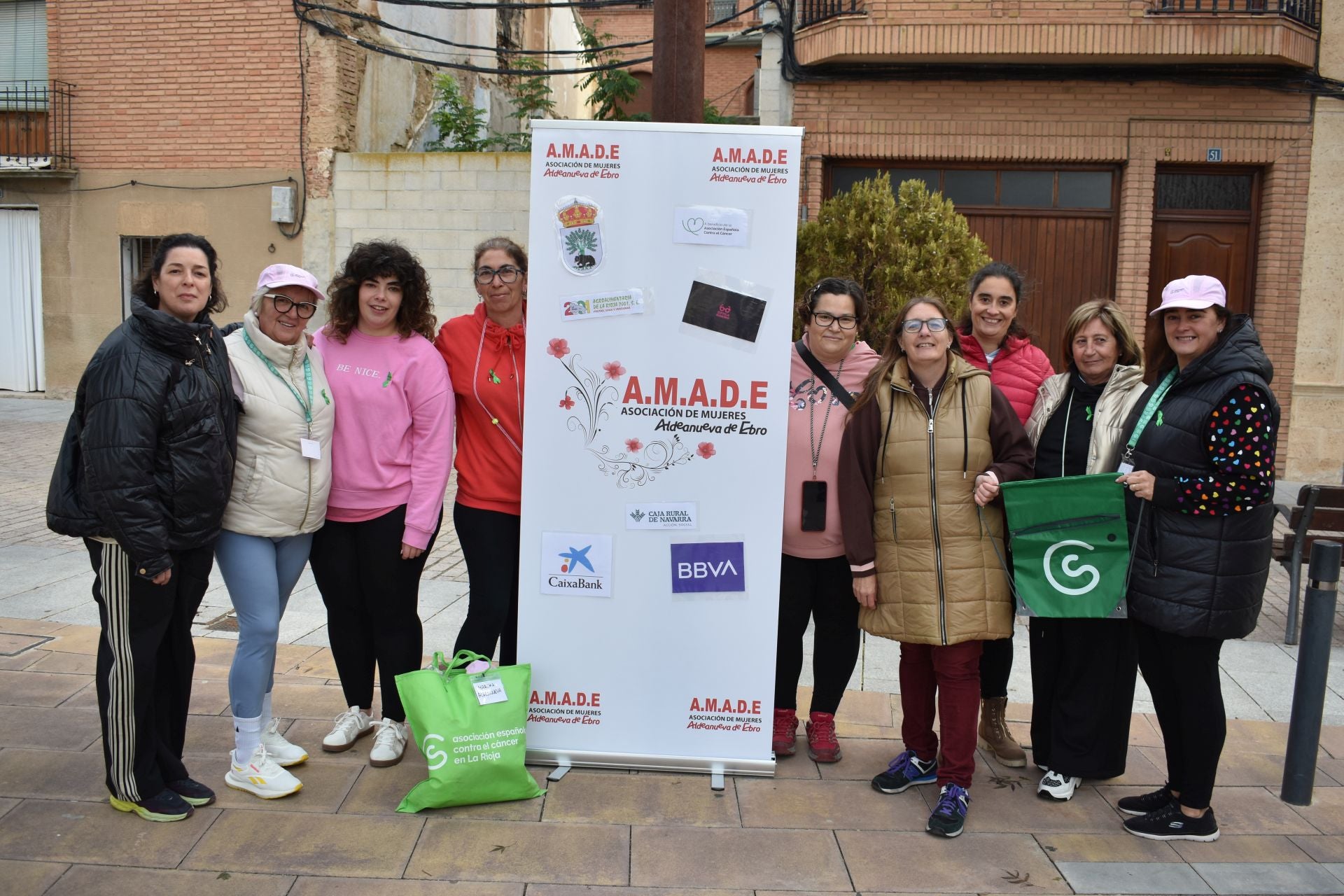 Las imágenes de la marcha contra el cáncer en Aldeanueva
