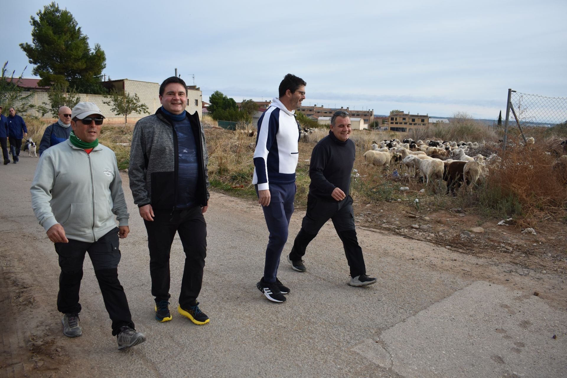 Las imágenes de la marcha contra el cáncer en Aldeanueva