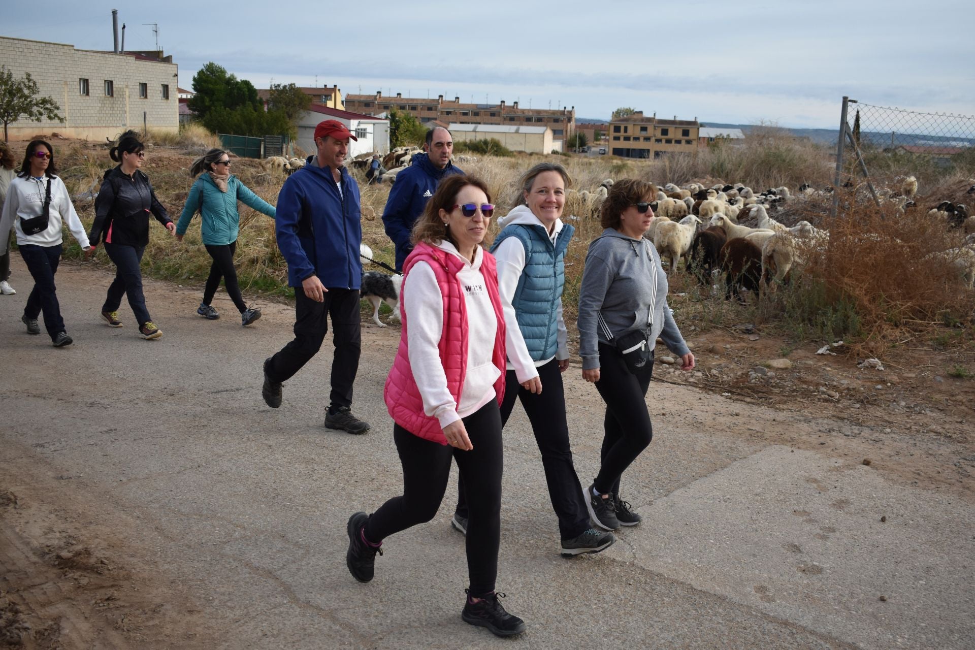 Las imágenes de la marcha contra el cáncer en Aldeanueva