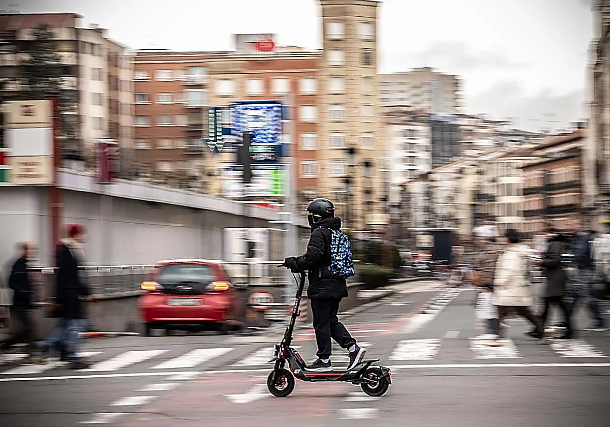 Una joven de 17 años, atropellada en patinete