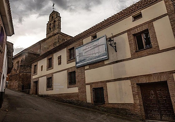 Convento de Santa Clara de Entrena, en el que se proyectó, y aún se anuncia, la residencia de personas mayores 'Jardines de las Clarisas'.