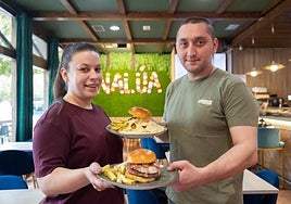 Carne de chuleta en pan brioche