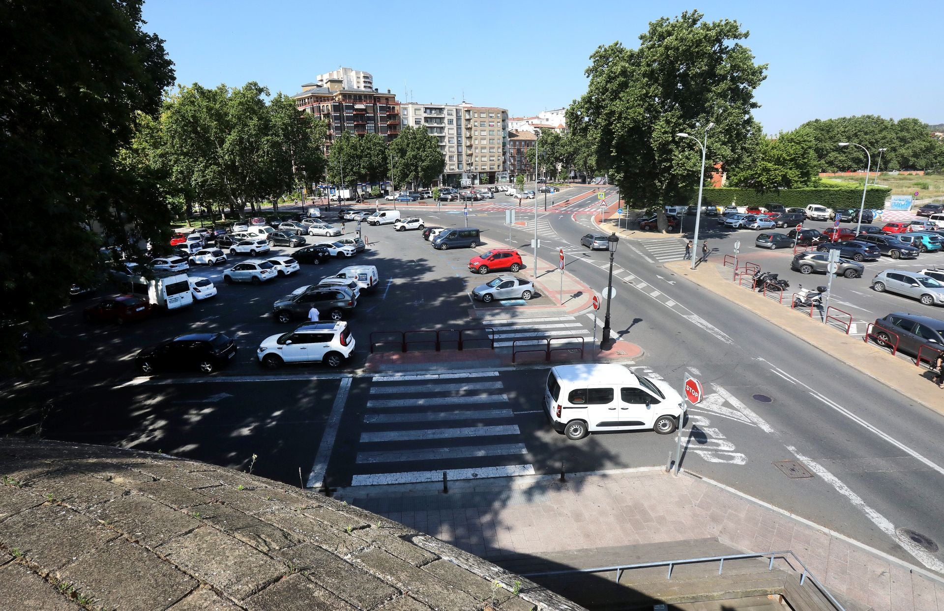 Zona donde se desarrollarán las excavaciones arqueológicas desde el Cubo, con la plaza Ángel Bayo al fondo.