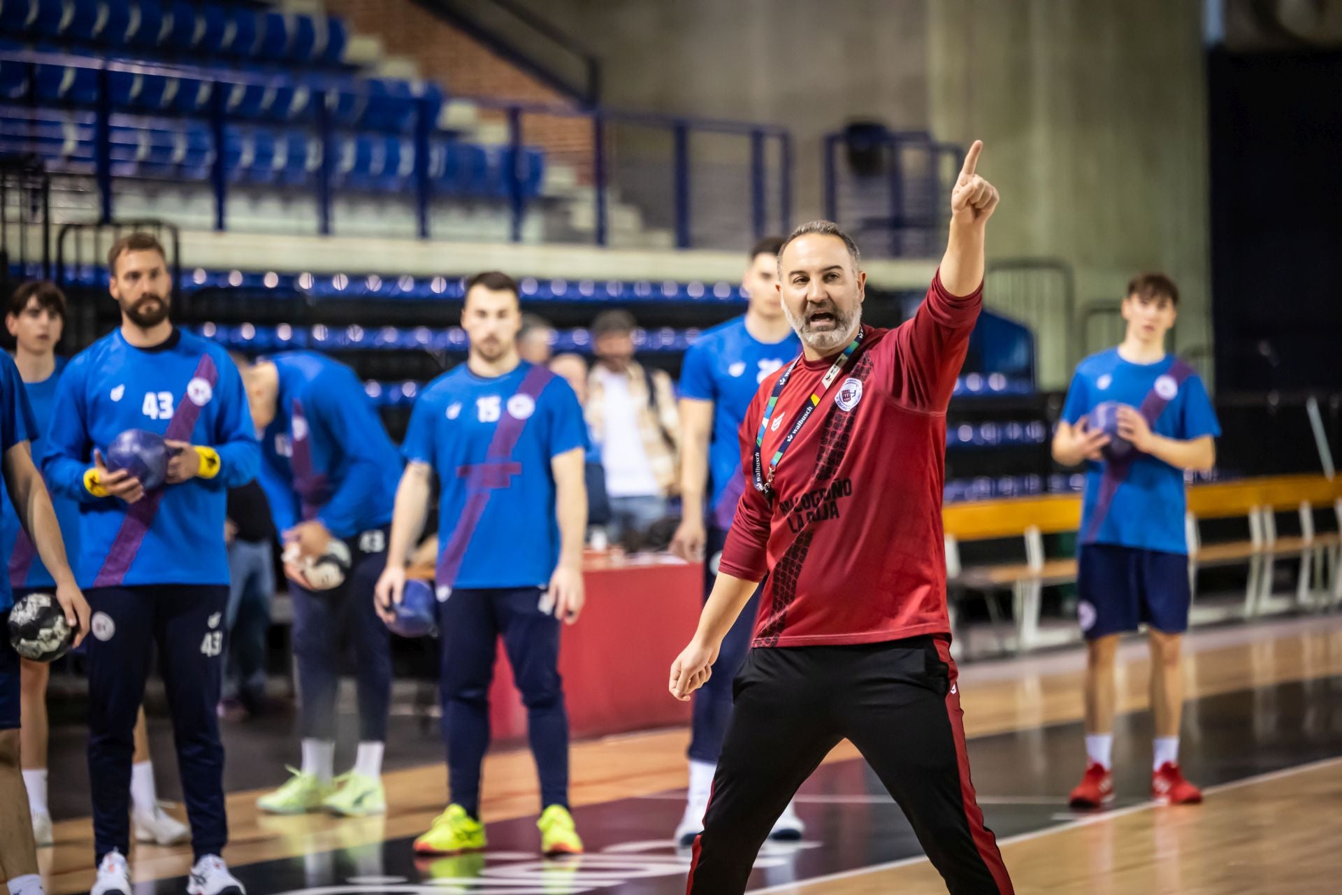 Miguel Ángel Velasco dirige una sesión de entrenamiento esta semana en el Palacio de los Deportes.