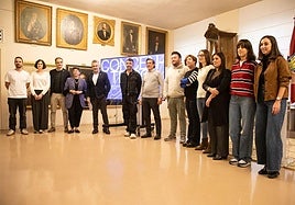 Organizadores y colaboradores del festival Concéntrico, este lunes en el salón de retratos del Consistorio logroñés.