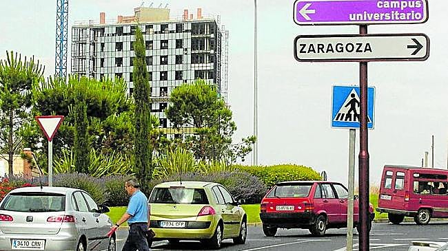 Imagen antes - Un barrio tras la rotonda