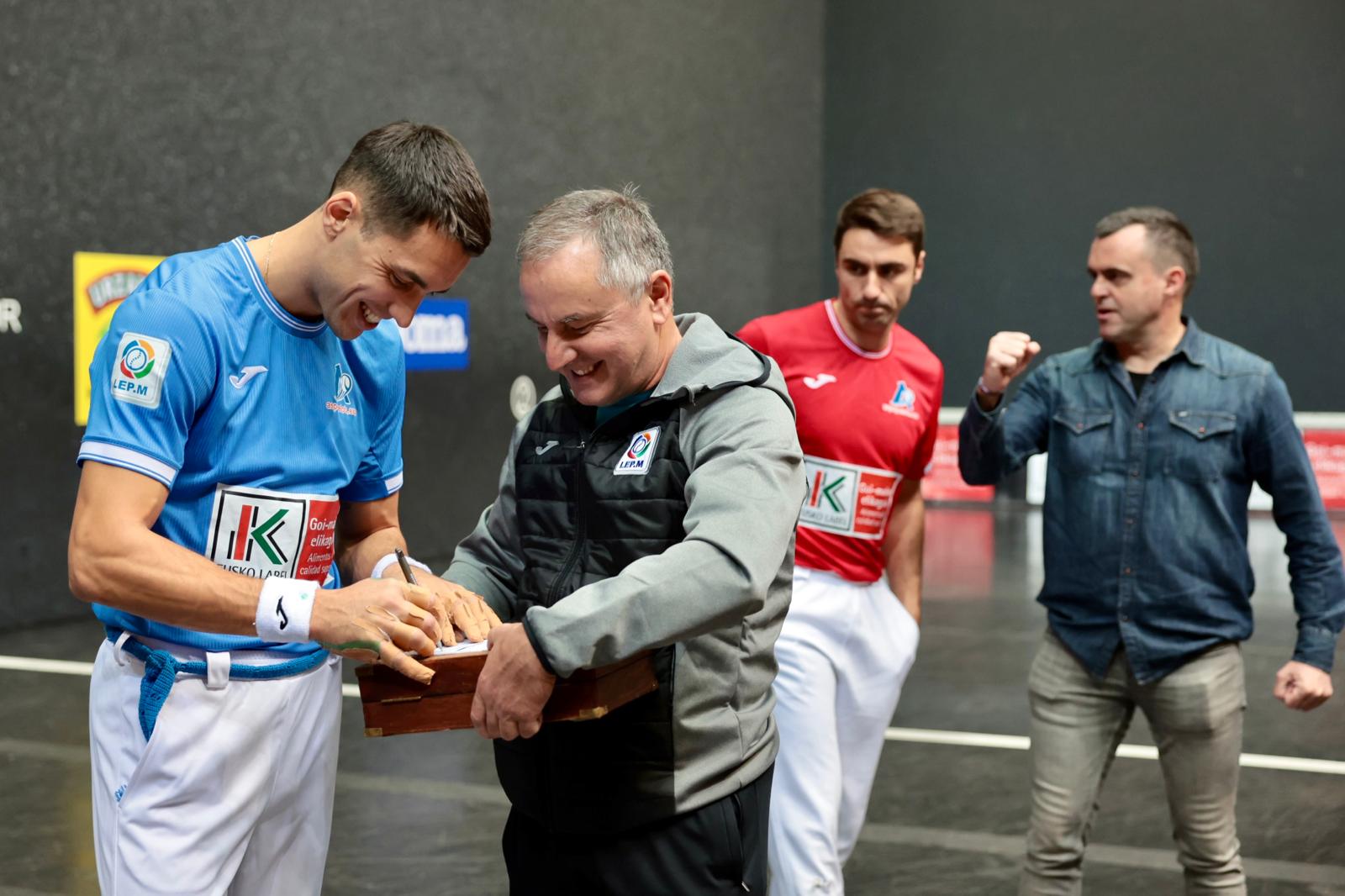 Las imágenes de la elección de material para la final del Cuatro y medio