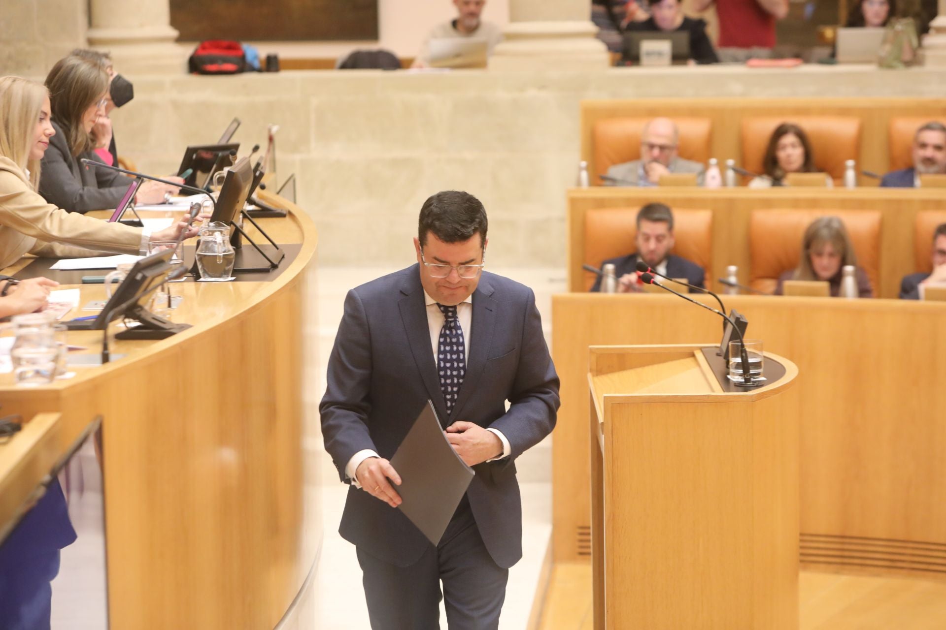 Las imágenes del pleno del Parlamento de La Rioja