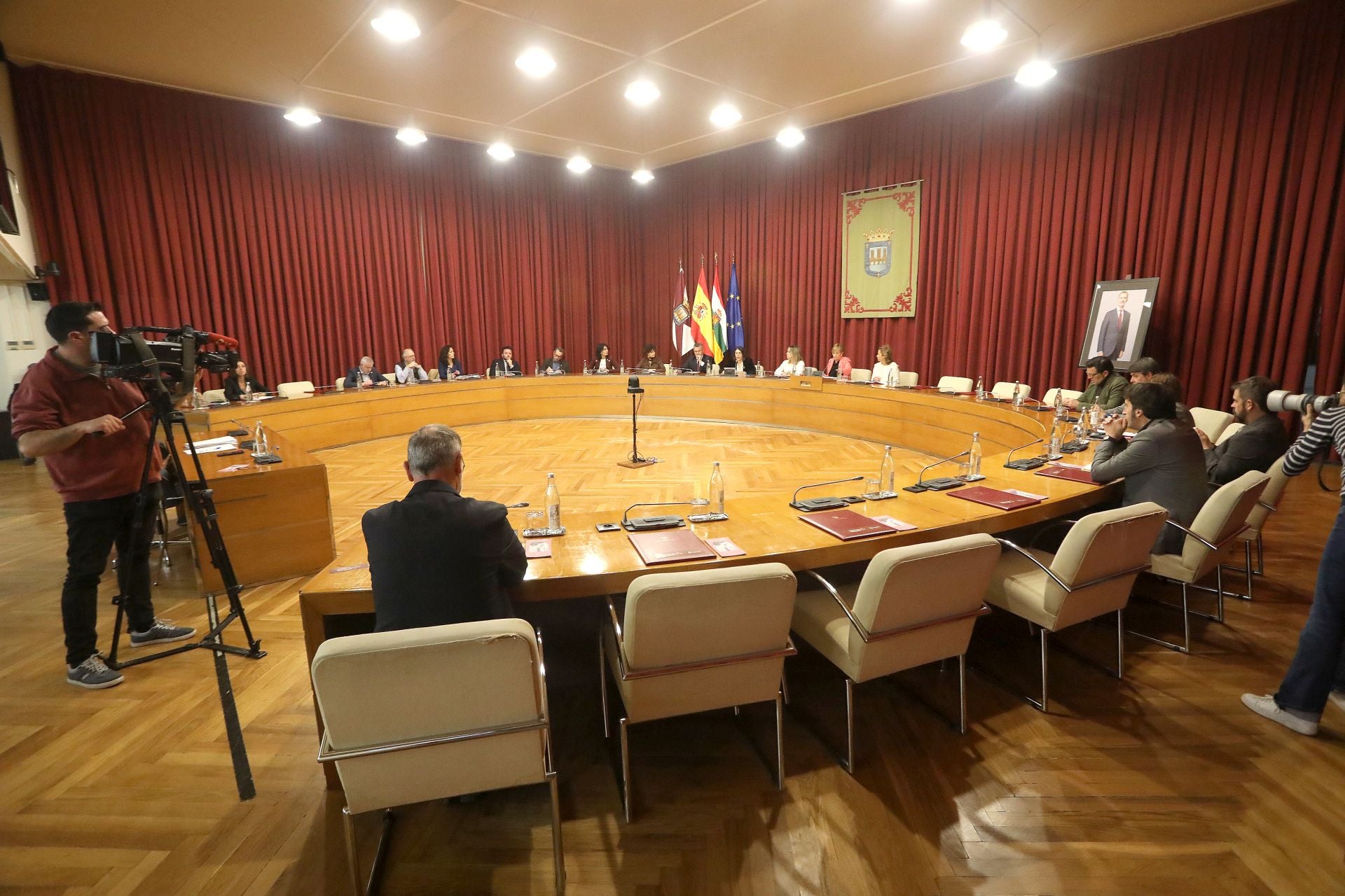 Las imágenes del pleno extraordinario del Ayuntamiento de Logroño