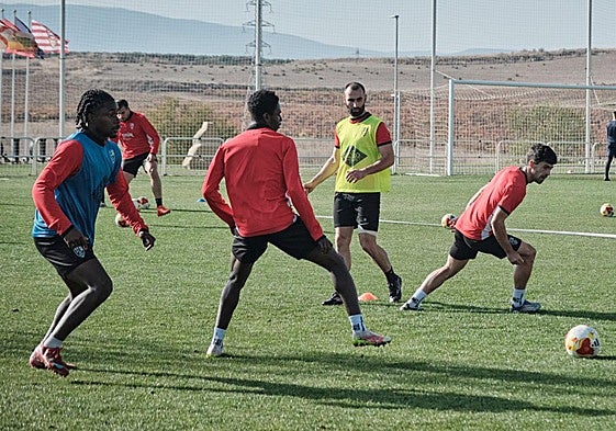 Lupu, de amarillo, en un entrenamiento de esta semana.
