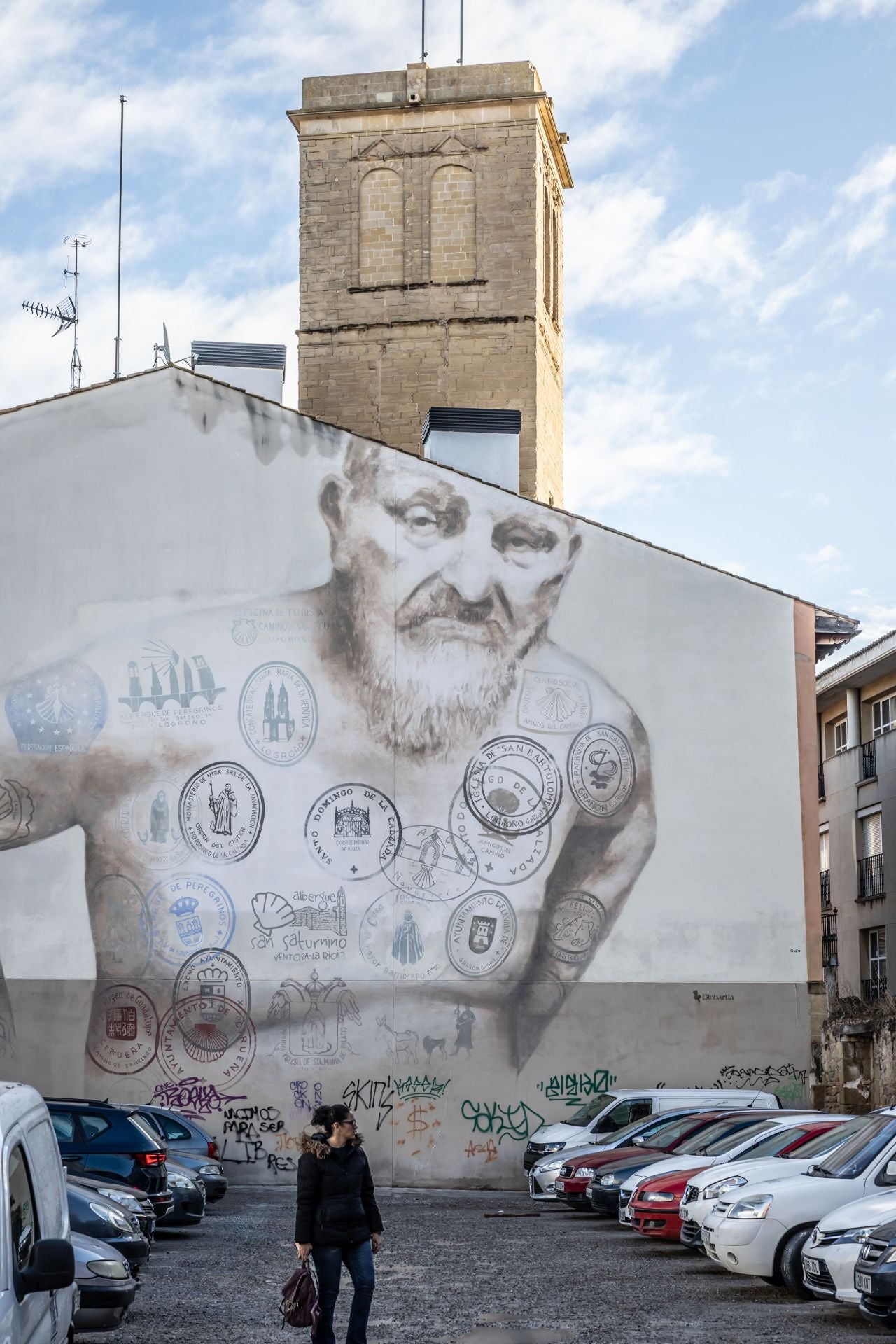 La medianera de la hoy Fundación Dialnet (en Barriocepo) acoge desde 2013 uno de los murales de Globartia (Carlos Corres y Carlos López Garrido) alusivo al Camino de Santiago (Sello Tattoo).