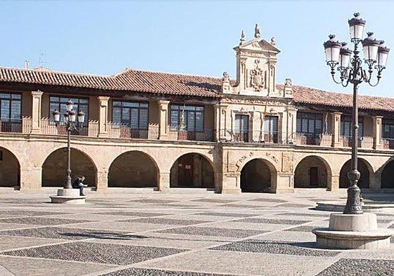 El Ayuntamiento de Santo Domingo traslada su Oficina de Turismo a los bajos del edificio consistorial