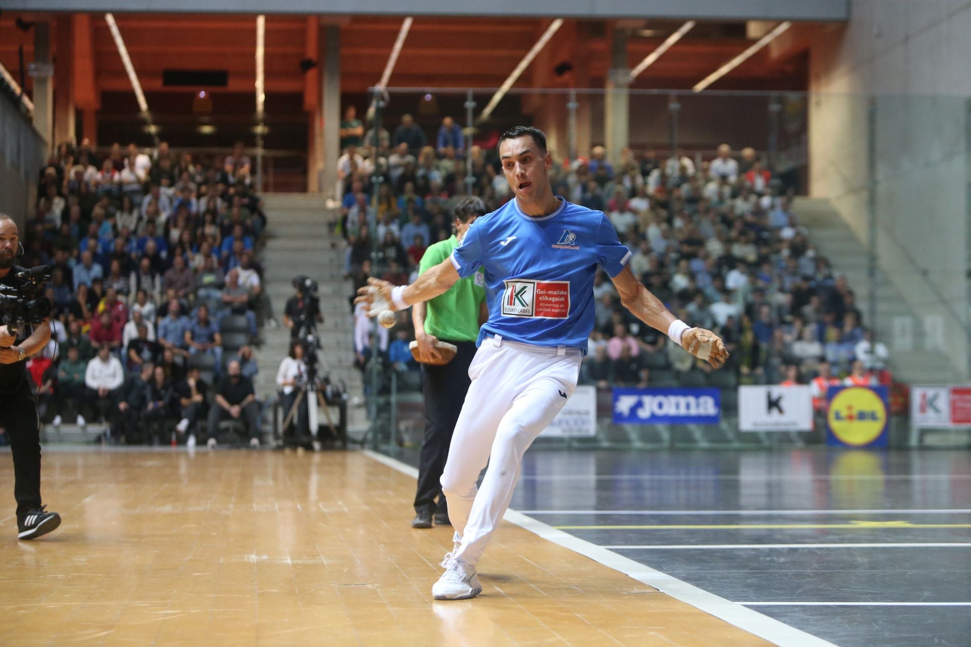 El ambiente durante la final del Cuatro y medio