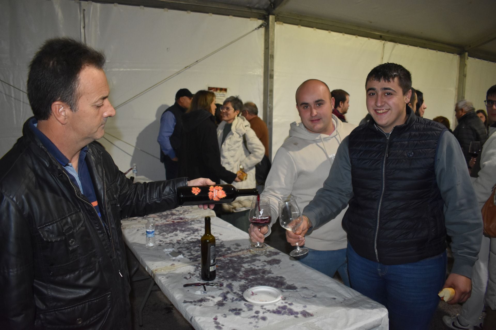 Las imágenes de la fiesta del &#039;Joven de Noviembre&#039; en Ausejo