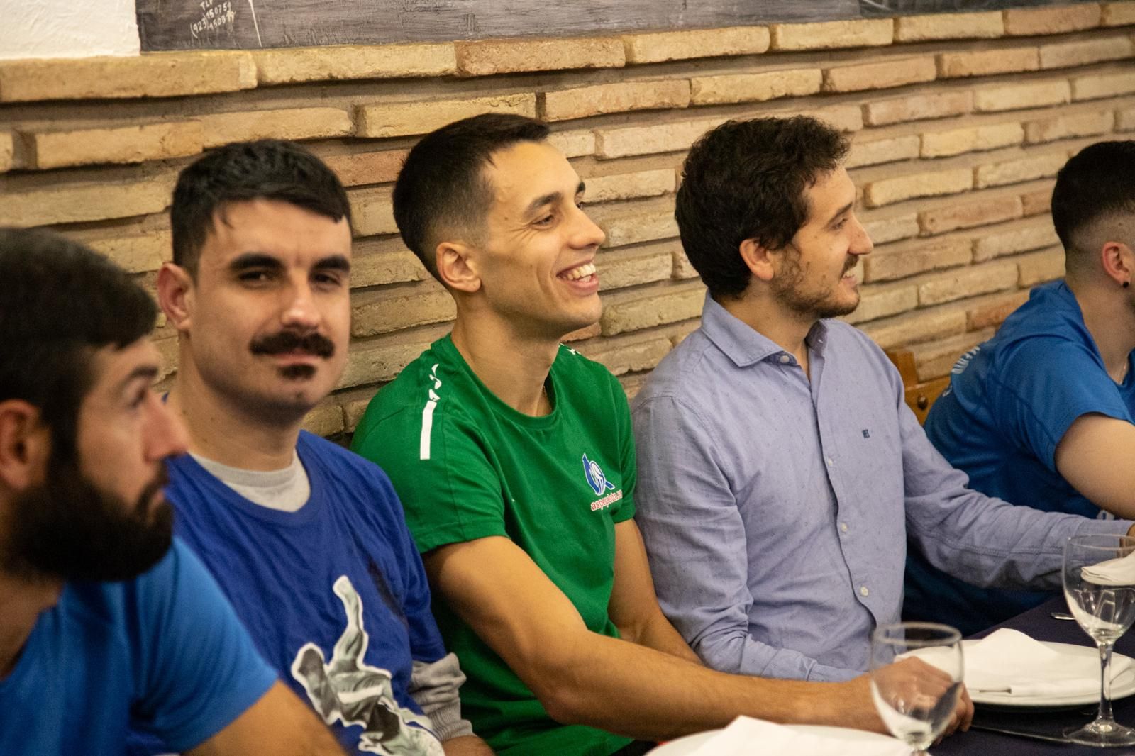 Zabala celebra su participación en la final con una cena
