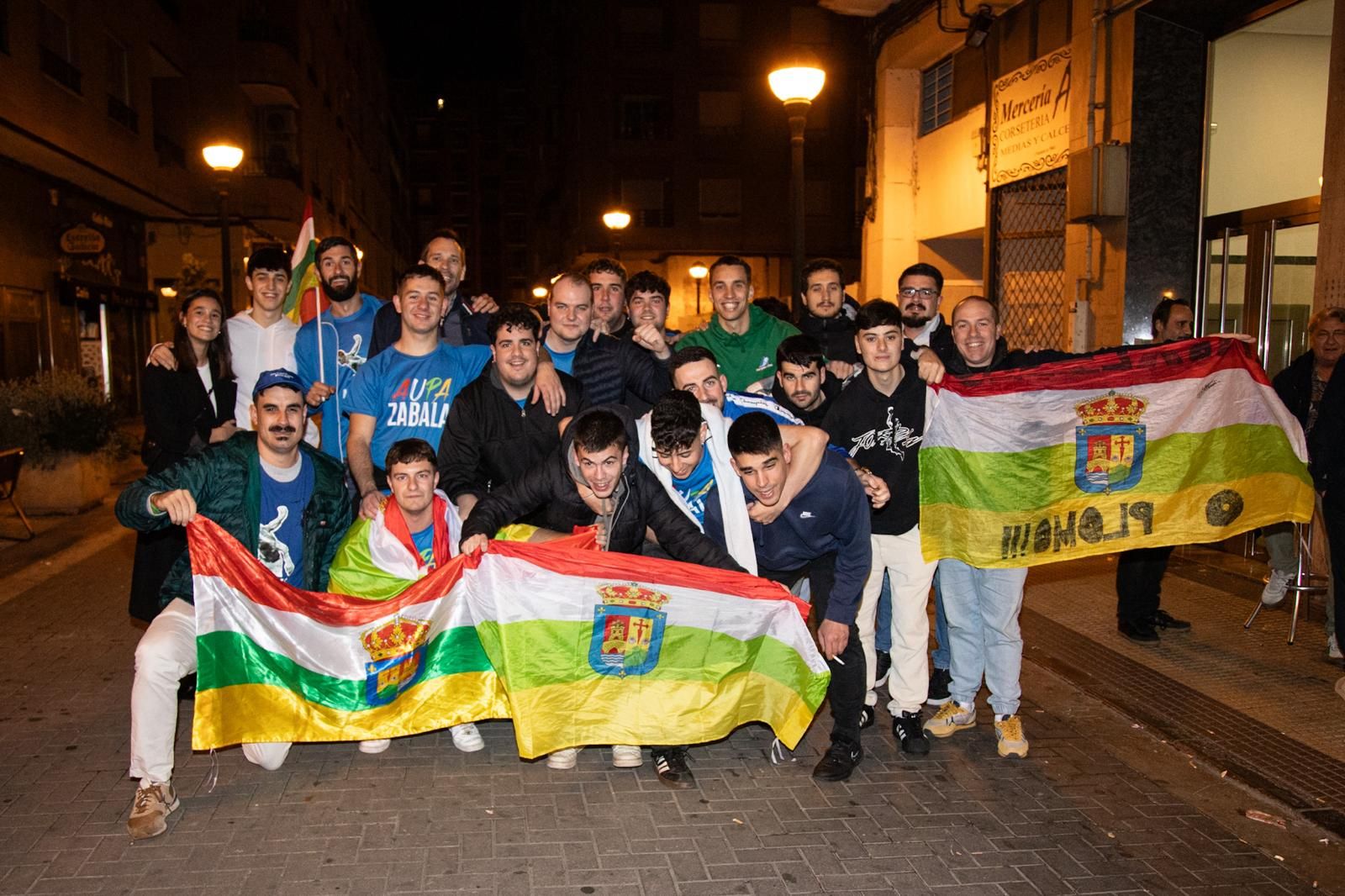 Zabala celebra su participación en la final con una cena