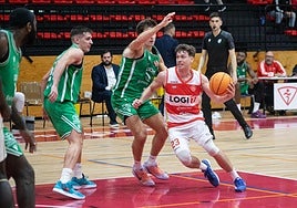 Plitzuweit penetra a canasta ante la defensa cacereña.