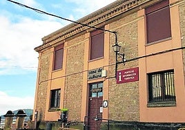 La exposición 'El Rioja de etiqueta' ya se puede visitar en la Casa de Cultura de Briones