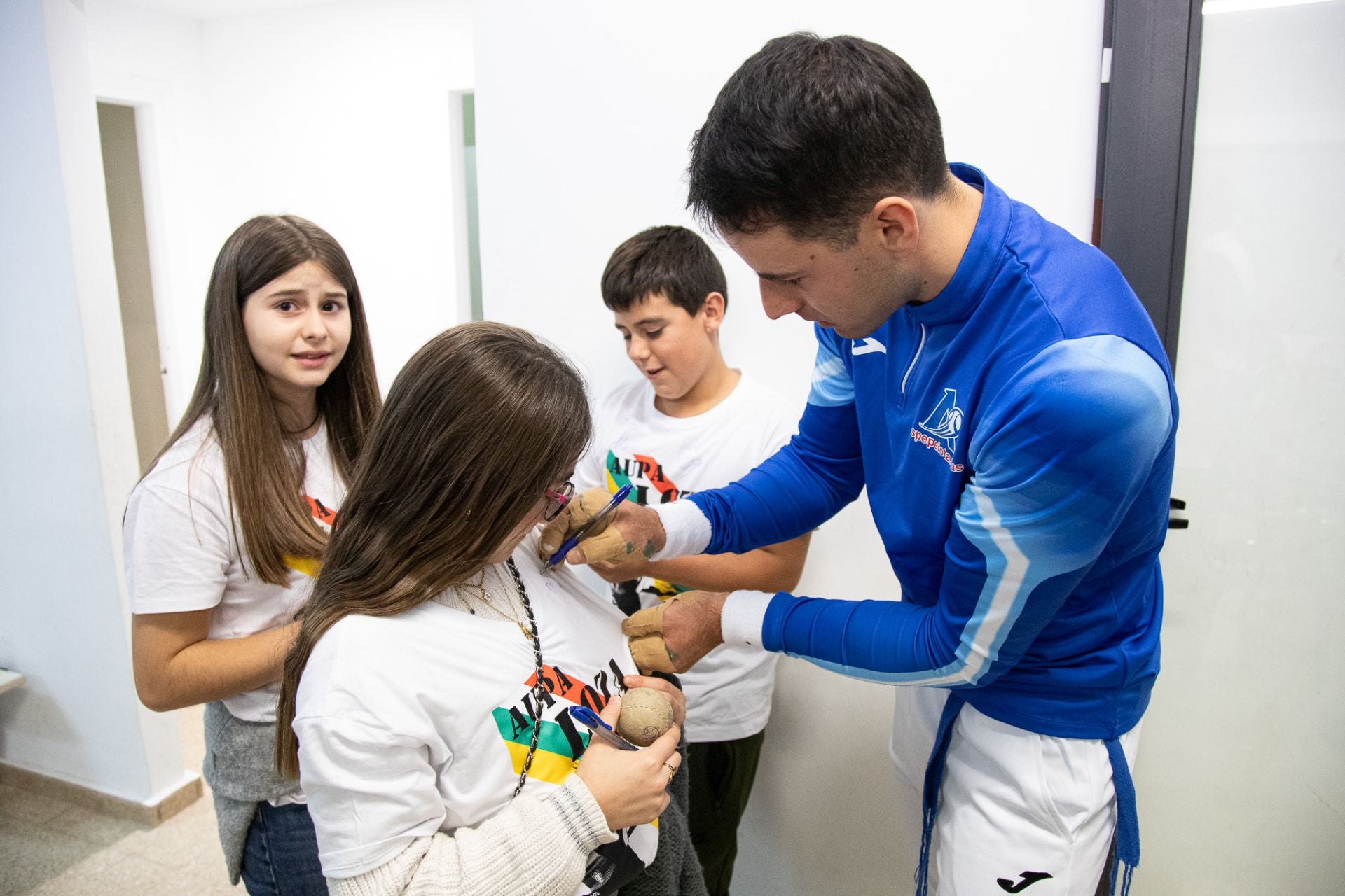 Las imágenes del debut de Carmelo Loza