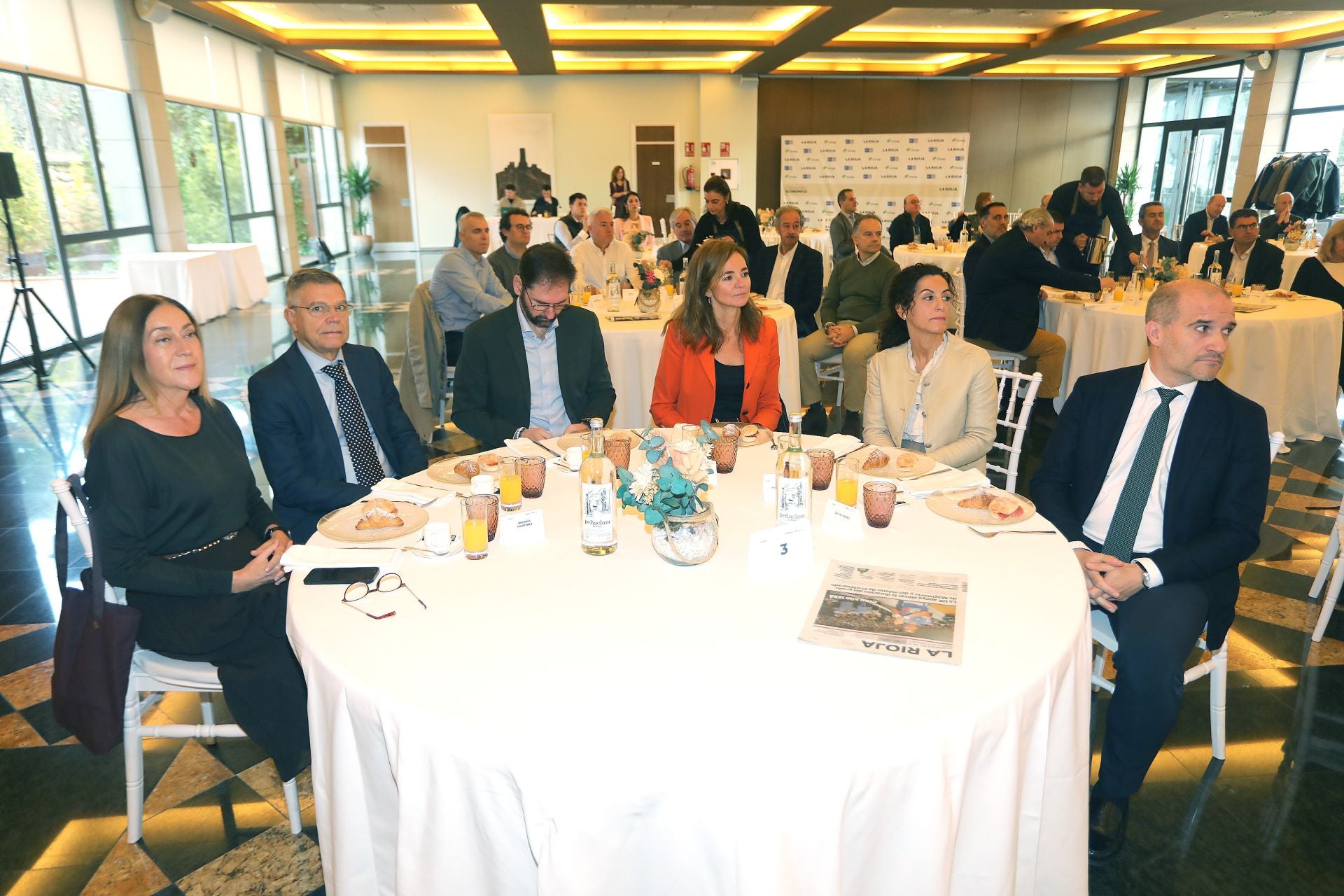 Begoña Martínez (PP), Florencio Nicolás (Cámara de Comercio), Eduardo Fernández (FER), Estrella Domínguez (Diario LA RIOJA), Mar Cotelo (PP) y David Pérez (Unicaja).