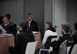 Dos de los acusados del crimen de Vinegra durante el juicio.