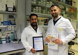 Los dos investigadores que han obtenido el grado de doctores.