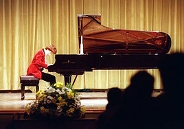 Piano de cola del Ayuntamiento de Logroño en una imagen de archivo.