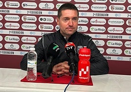 Unai Mendia, técnico de la UD Logroñés, antes de la rueda de prensa.