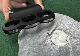 Denuncian en Navarrete a un hombre por portar speed y un puño americano con sistema táser