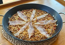 Un arroz con setas y oreja, cubierta con la papada ibérica.