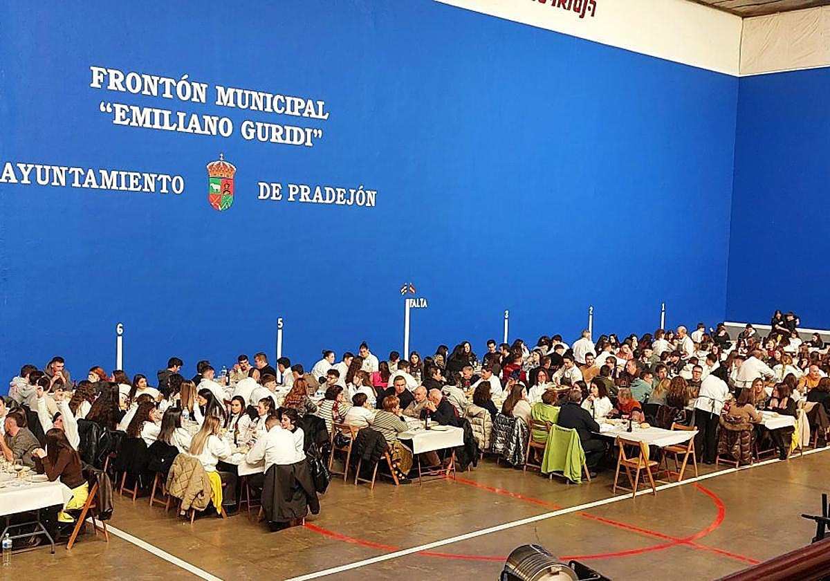 Pelota, teatro y actos infantiles en Pradejón