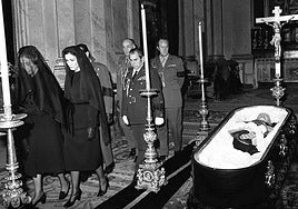 Mil años tardó en morirse, como cantaba Sabina, per al final se murió.