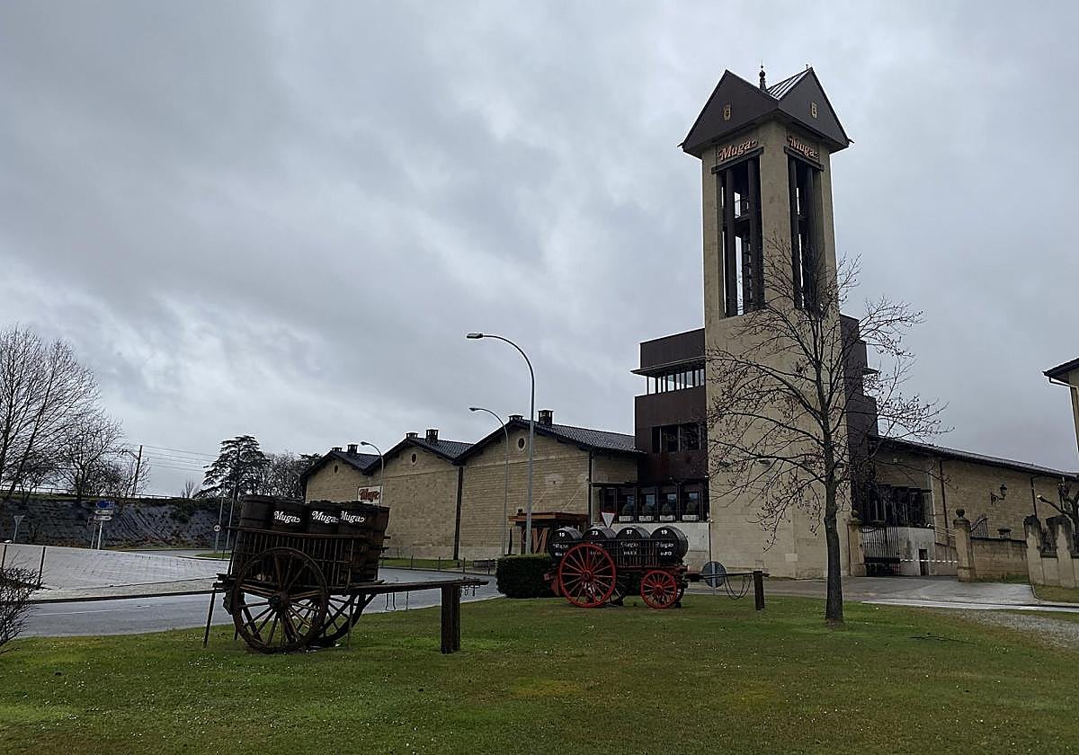 Torre Muga, la emblemática construcción junto a la bodega de Haro.