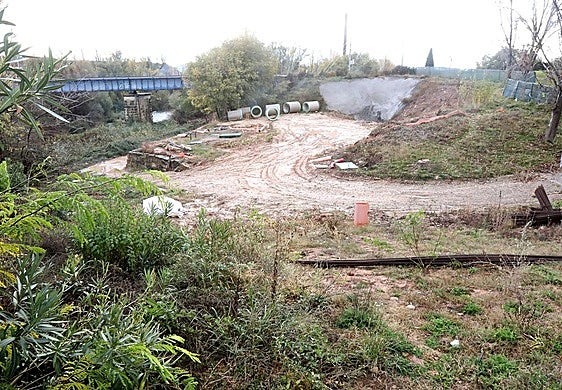 El tramo de la obra del emisario del Bajo Iregua cuya ejecución está parada desde el pasado mes de marzo y suspendida desde el pasado septiembre.