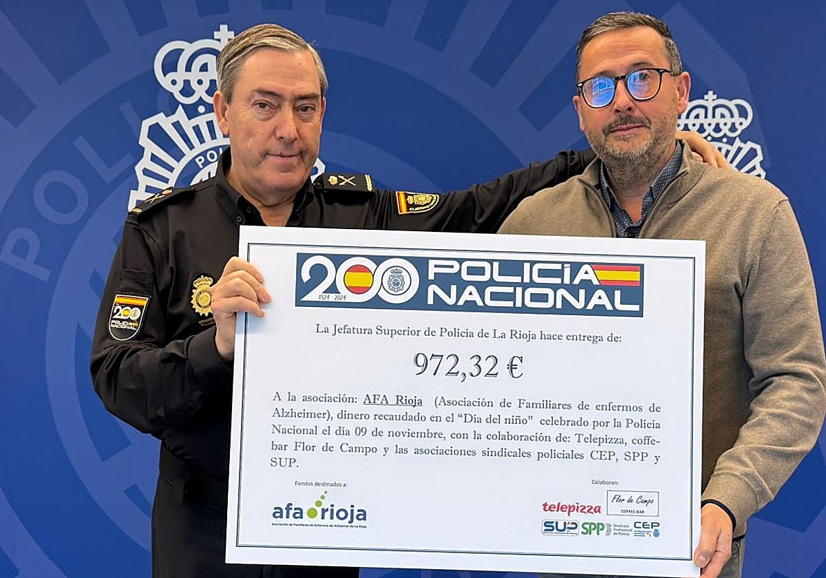 Manuel Laguna y Alberto de Pablo, en el acto de donación.