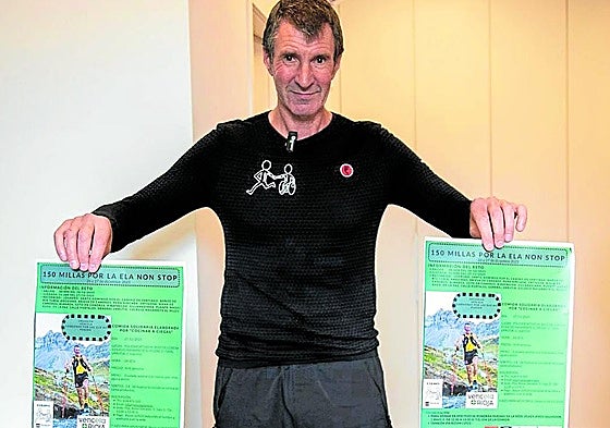 Magaldi posa con los carteles de su próximo reto navideño '150 millas non stop' para Vencela.