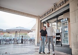 Alex Iacob y Maryuri Araque, dos de los camareros que atienden en Dover.