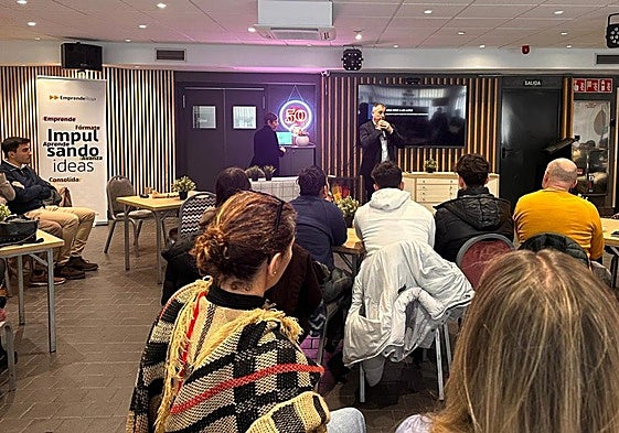 Demetrio Domínguez, del Victoria, fue uno de los ocho emprendedores que compartieron su experiencia.