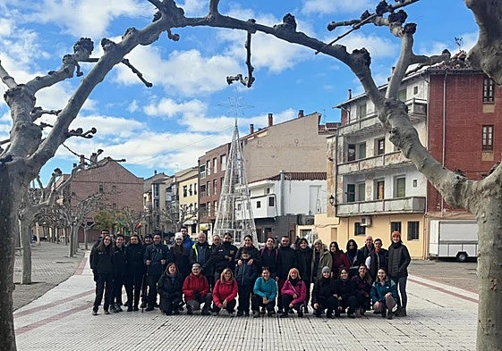 Participantes en el IV paseo del castillo de la Asociación Cerverana.