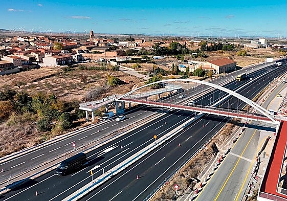 Último sector del tramo de la N-232 que quedaba por desdoblar en Aragón, entre Mallén y la localidad navarra de Cortes.