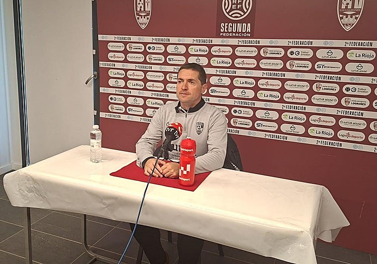 Unai Mendia, en la rueda de prensa de este viernes.