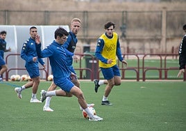 Imagen de un entrenamiento de la SD Logroñés en Pradoviejo.