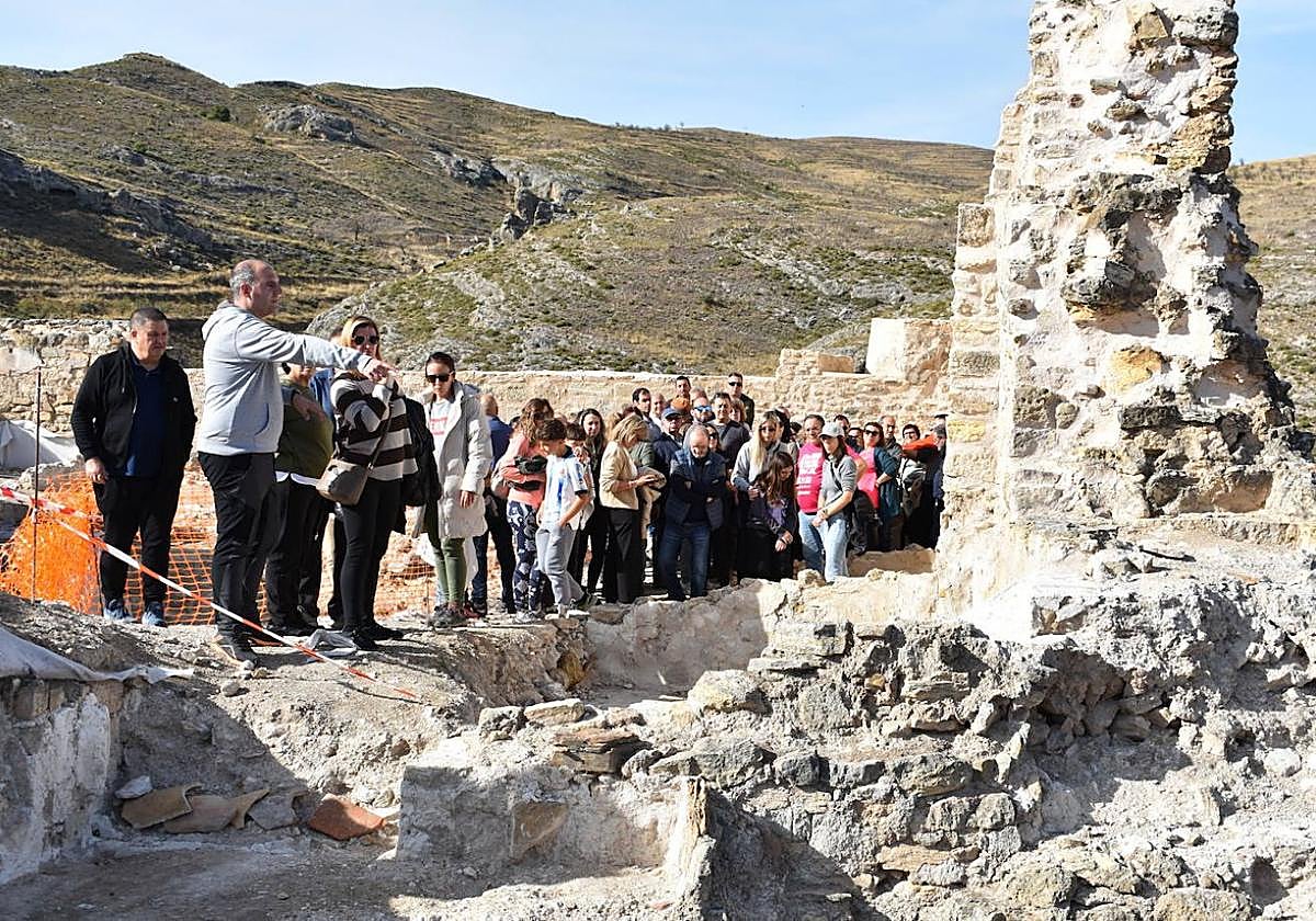Visita a las excavaciones del castillo el 9 de noviembre.