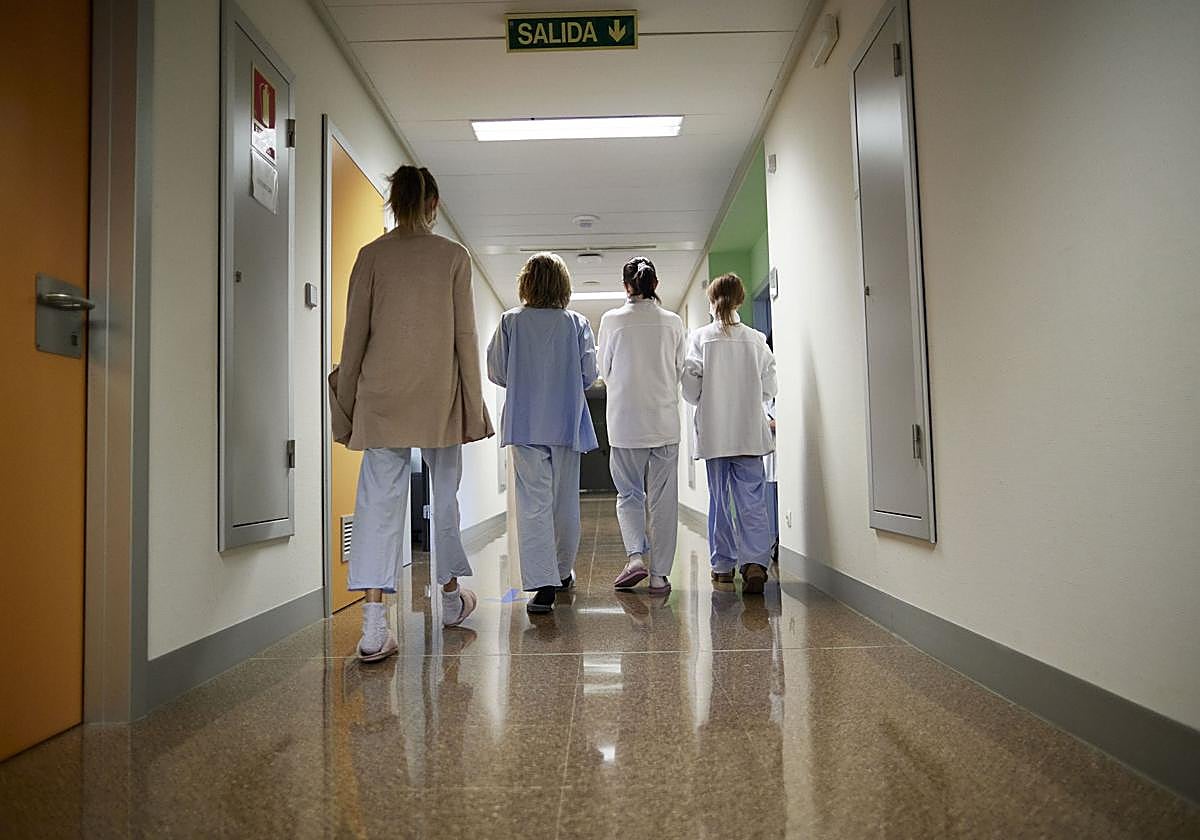 Varias pacientes afectadas por trastornos alimentarios en un hospital valenciano.