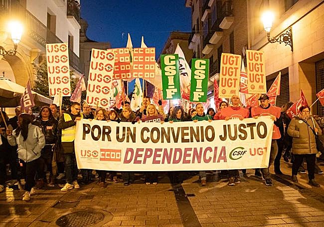 La manifestación, al paso por la calle Portales.