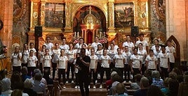 Actuación del Coro Cuchuflete en Herce.